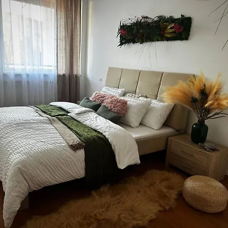 Bali S Parkovacim Mistem V Centru Mesta Διαμέρισμα Τσέσκε Μπουντεγιόβιτσε