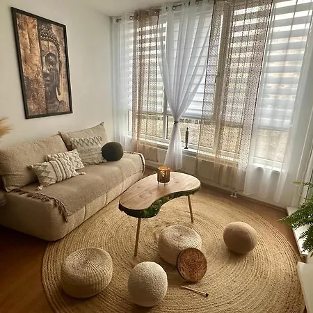 Bali S Parkovacim Mistem V Centru Mesta Τσέσκε Μπουντεγιόβιτσε